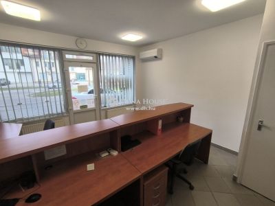 Eladó utcai bejáratú üzlethelység Kecskemét