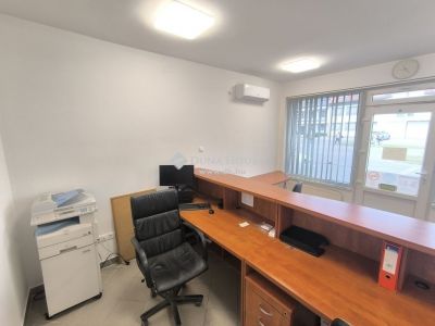 Eladó utcai bejáratú üzlethelység Kecskemét