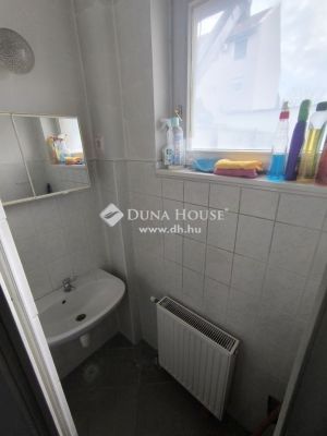 Eladó utcai bejáratú üzlethelység Kecskemét