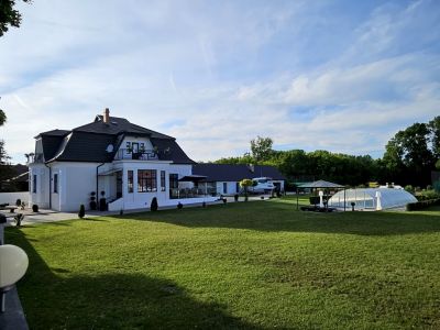 Eladó kastély Tápióbicske