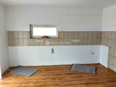 Eladó családi ház Piliscsév