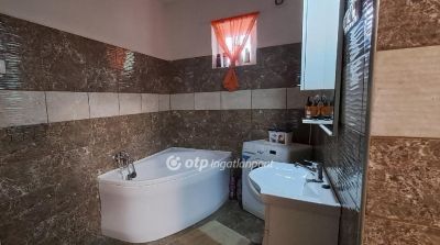 Eladó családi ház Kenderes