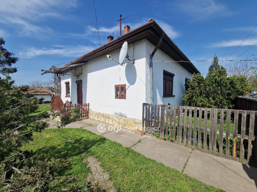 Eladó családi ház Kenderes