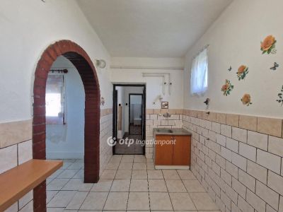 Eladó családi ház Kenderes