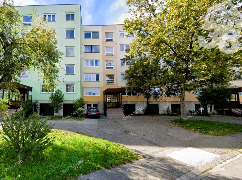 Eladó egyedi garázs Kecskemét