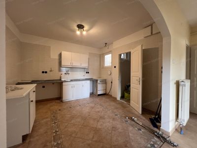 Eladó családi ház Budapest