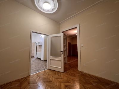 Eladó családi ház Budapest