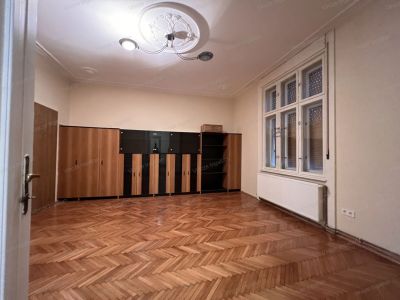 Eladó családi ház Budapest