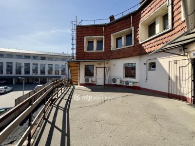 Eladó iroda családi házban Érd