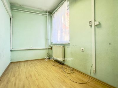 Eladó iroda családi házban Érd