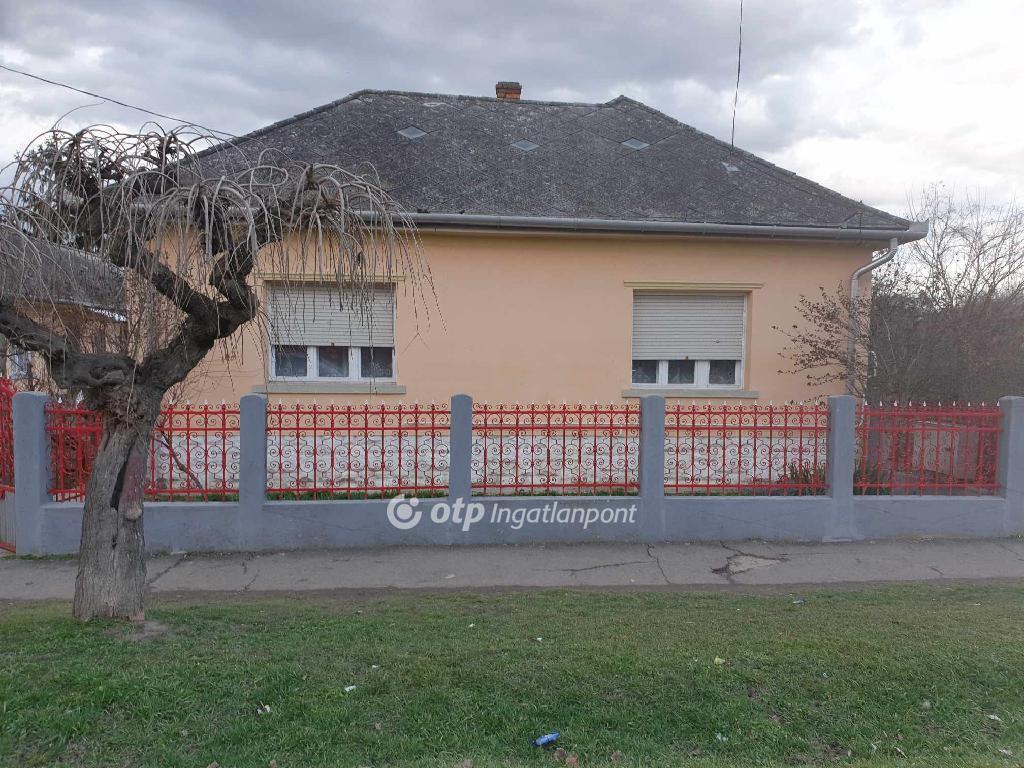 Eladó családi ház Aszaló