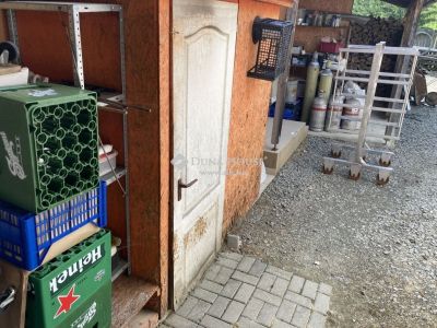 Eladó utcai bejáratú üzlethelység Váraszó