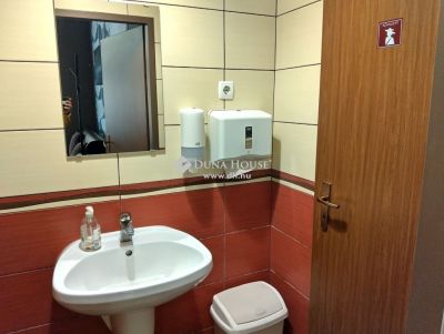 Eladó utcai bejáratú üzlethelység Dorog