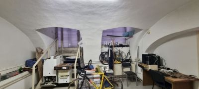 Eladó utcai bejáratú üzlethelység Kecskemét