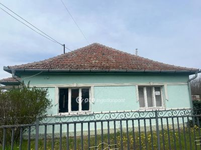 Eladó családi ház Újszilvás