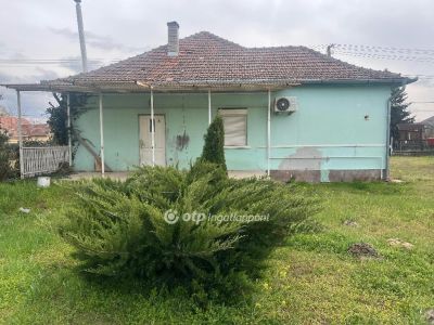 Eladó családi ház Újszilvás