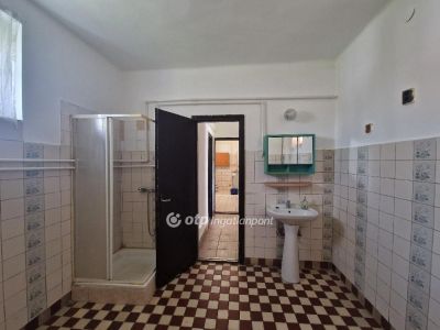 Eladó családi ház Kenderes