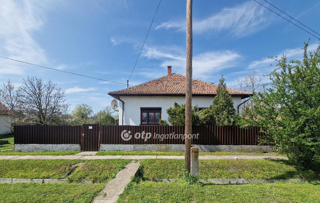 Eladó családi ház Kenderes