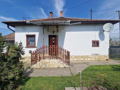 Eladó családi ház Kenderes