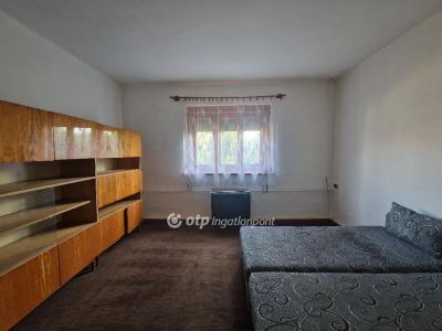 Eladó családi ház Kenderes