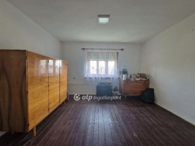 Eladó családi ház Kenderes