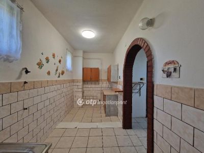 Eladó családi ház Kenderes