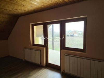 Eladó családi ház Vác