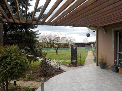 Eladó családi ház Szentes