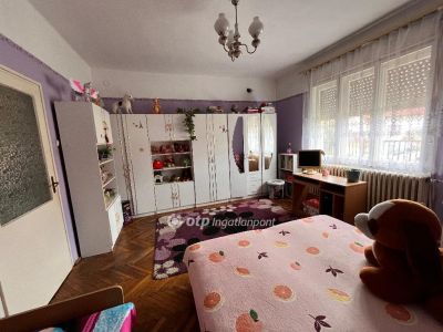Eladó családi ház Püspökladány