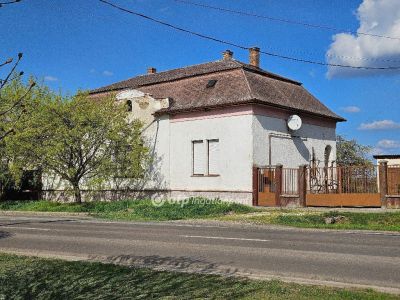 Eladó családi ház Tiszaföldvár