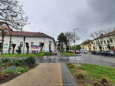 Eladó lakóövezeti telek Monor