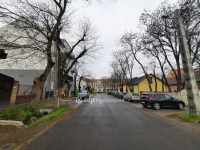 Eladó lakóövezeti telek Monor