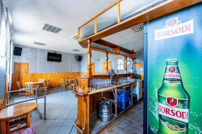 Eladó utcai bejáratú üzlethelység Polgár