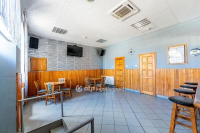 Eladó utcai bejáratú üzlethelység Polgár