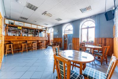 Eladó utcai bejáratú üzlethelység Polgár