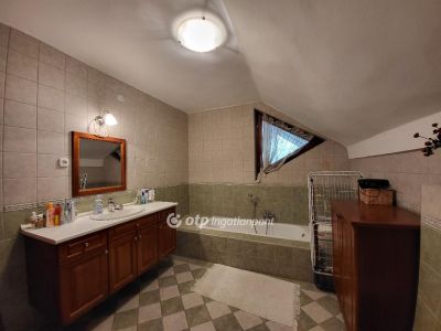 Eladó családi ház Budaörs