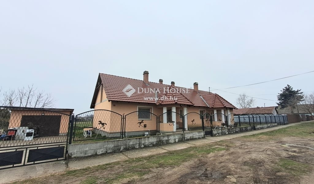 Eladó ikerház Törtel
