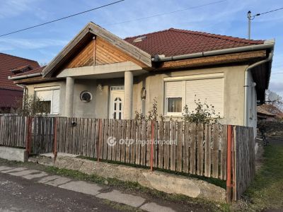 Eladó családi ház Poroszló
