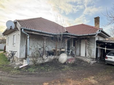Eladó családi ház Poroszló