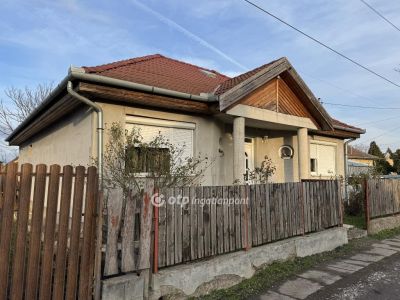 Eladó családi ház Poroszló
