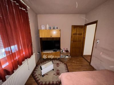 Eladó családi ház Poroszló