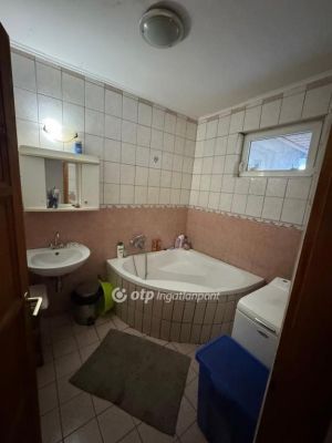 Eladó családi ház Poroszló