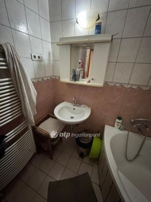 Eladó családi ház Poroszló