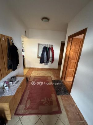 Eladó családi ház Poroszló