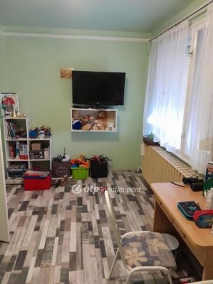 Eladó családi ház Karcag