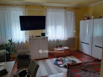 Eladó családi ház Karcag