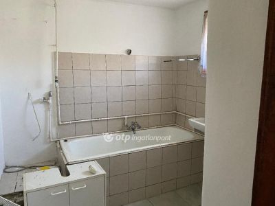 Eladó családi ház Karcag