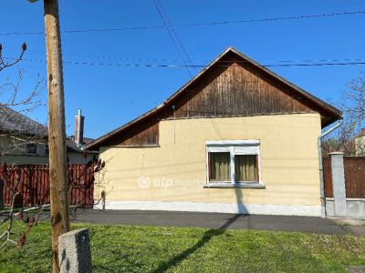Eladó családi ház Karcag