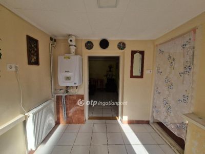 Eladó családi ház Karcag