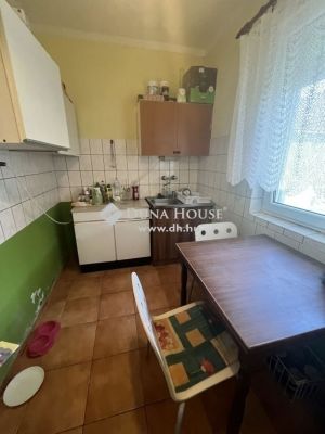 Eladó családi ház Úri